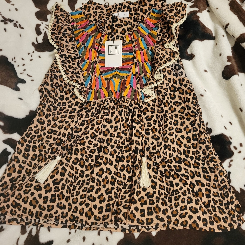 Cheetah blouse with embroidered center sleeveless